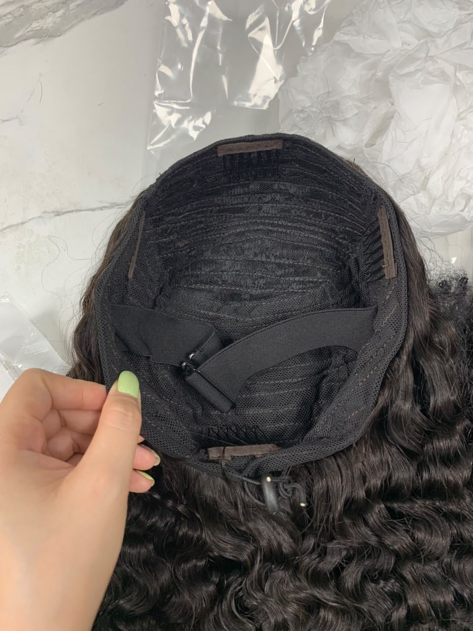 Amara Curly – Perruque Drawstring